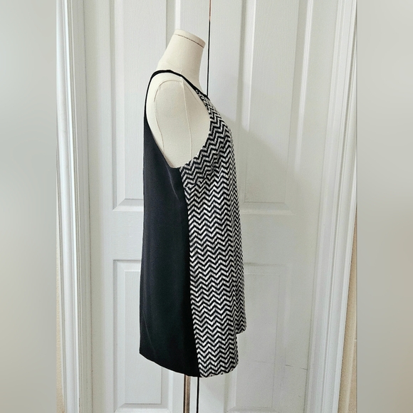 1 State Black and Cream Chevron Halter Neck Dress - Picture 4 of 9